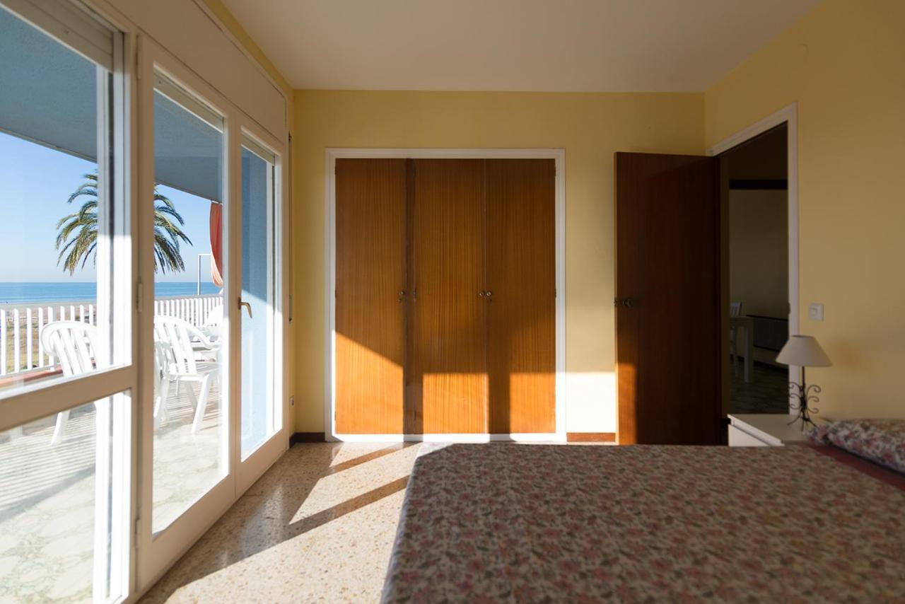 Apartamento En 1Era Linea Mar Con Terraza De 25M2 Castelldefels Exterior photo